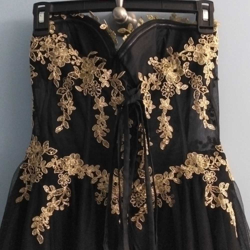 Alex& Sophia Black and Gold Embellished Strapless Gown for Prom Size 9/10 🌹 - Picture 3 of 6